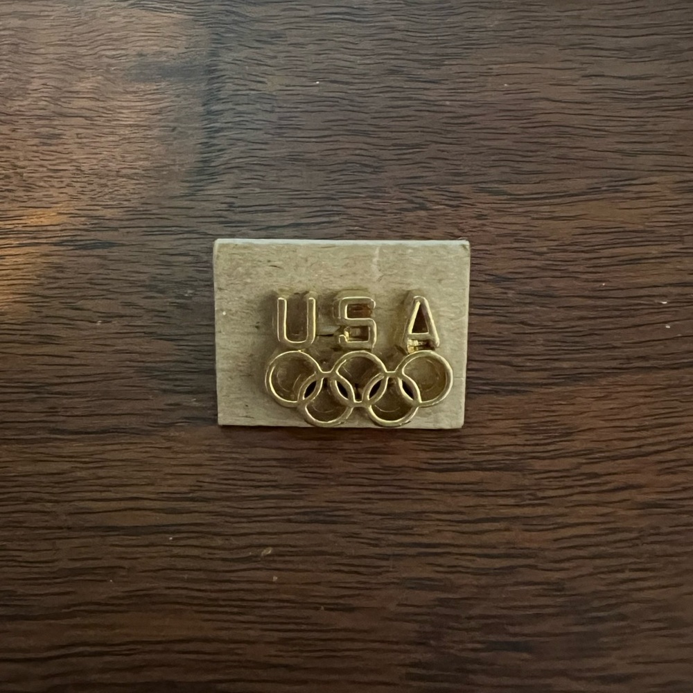 Vintage Gold Tone USA Olympic Team Lapel Pin